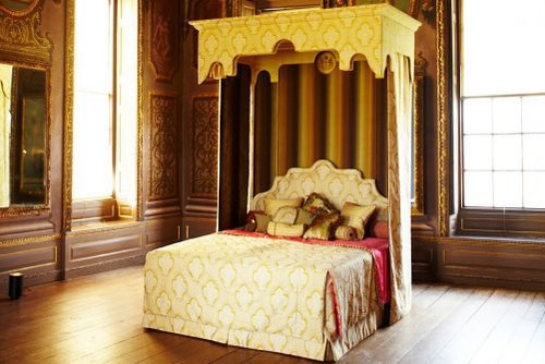 Chiếc giường Hoàng gia được cho là có giá đắt nhất thế giới. Ảnh: Born Rich